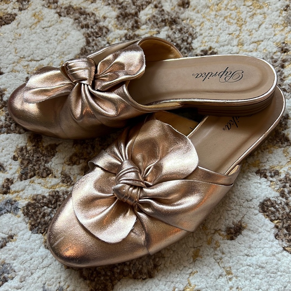 Summer Paprika flats in size 6 1/2 worn couple of times, very comfortable.